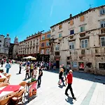 Charming Ana In The Heart Of Daire