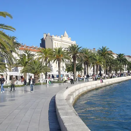 Charming Ana In The Heart Of Daire Split